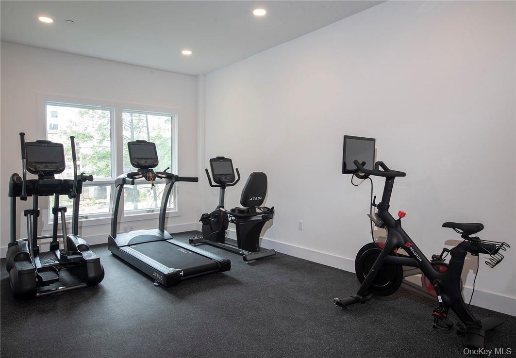8 Boulevard W Unit: 402