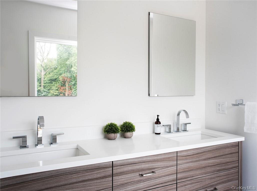 8 Boulevard W Unit: 402