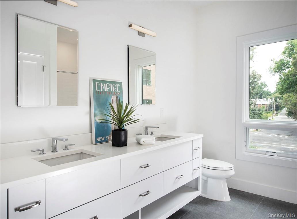 8 Boulevard W Unit: 402