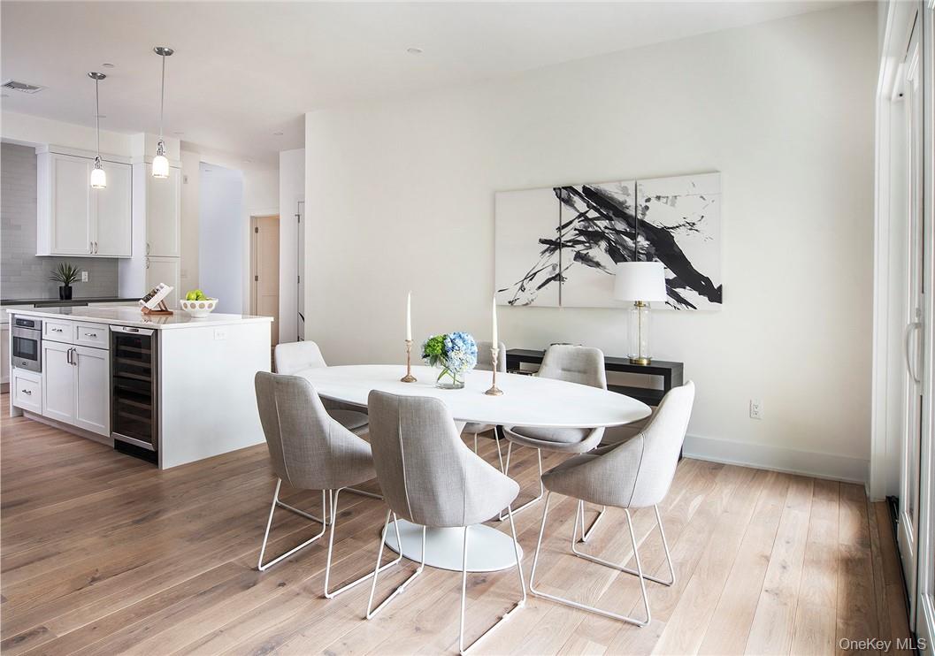8 Boulevard W Unit: 402