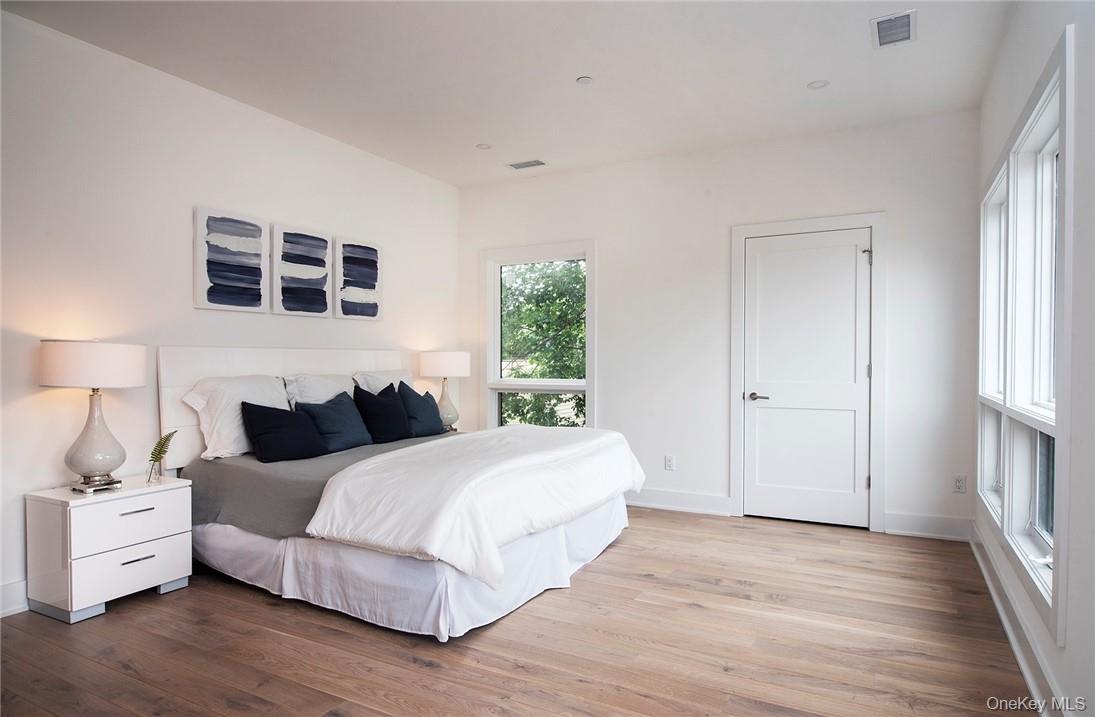 8 Boulevard W Unit: 402