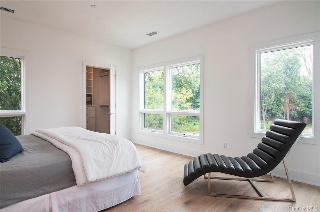 8 Boulevard W Unit: 402