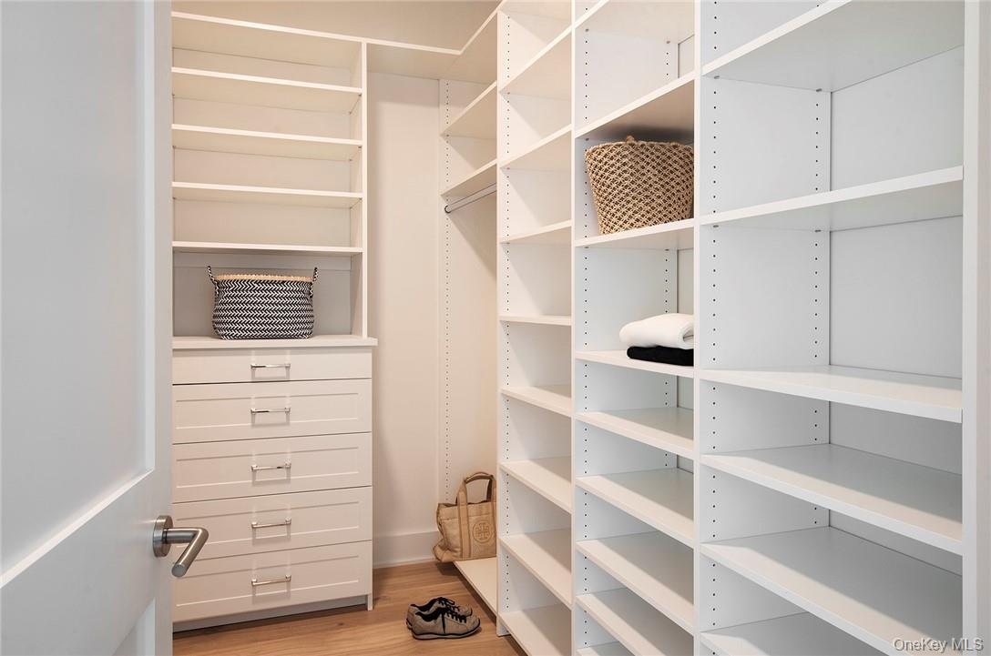 8 Boulevard W Unit: 402