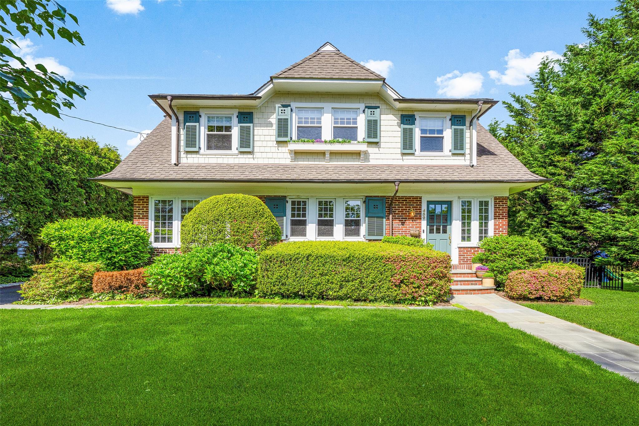 489 Manor Lane