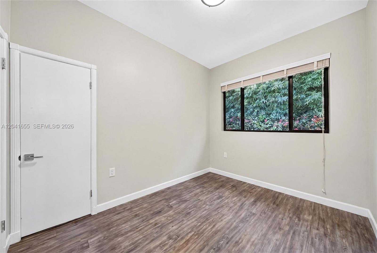 460 W Dilido Dr