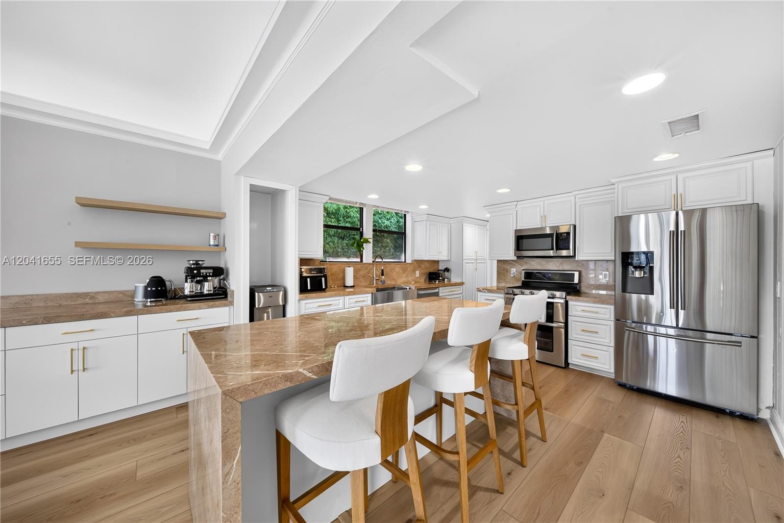460 W Dilido Dr