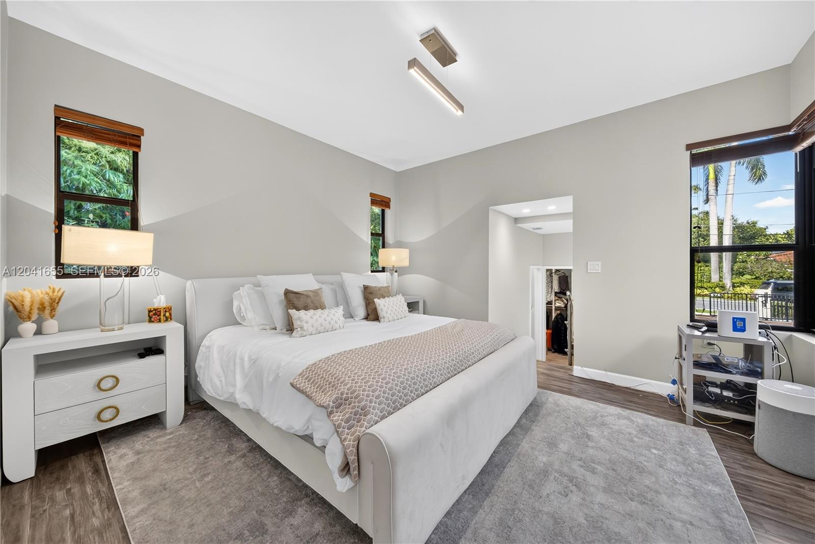 460 W Dilido Dr