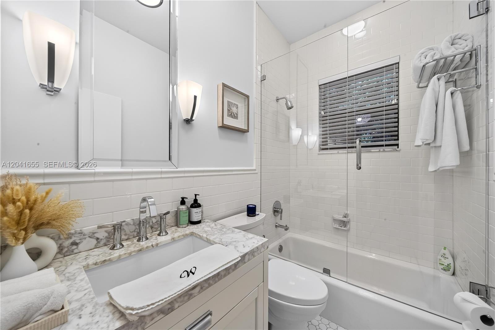 460 W Dilido Dr