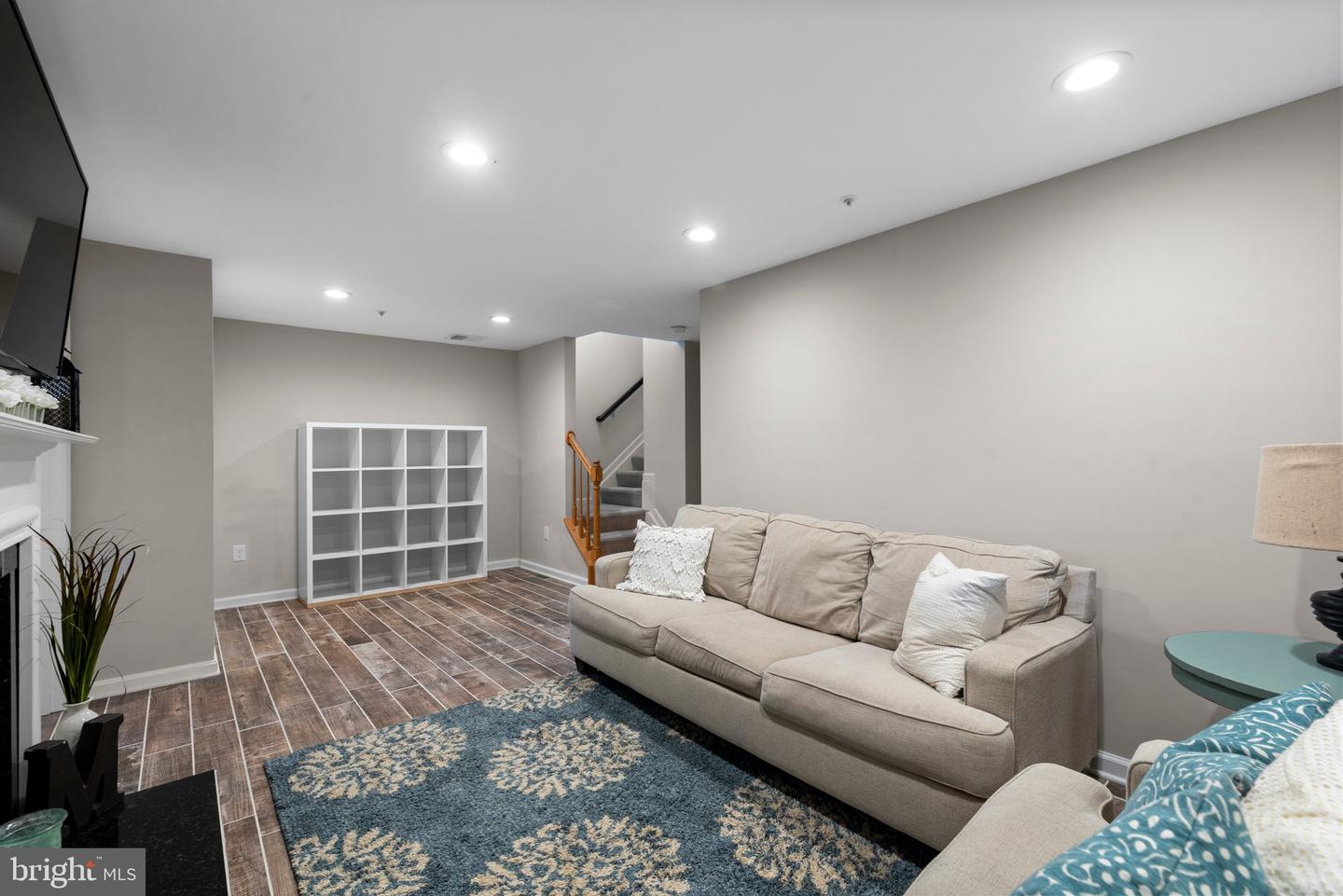 3807 Hayward Ct