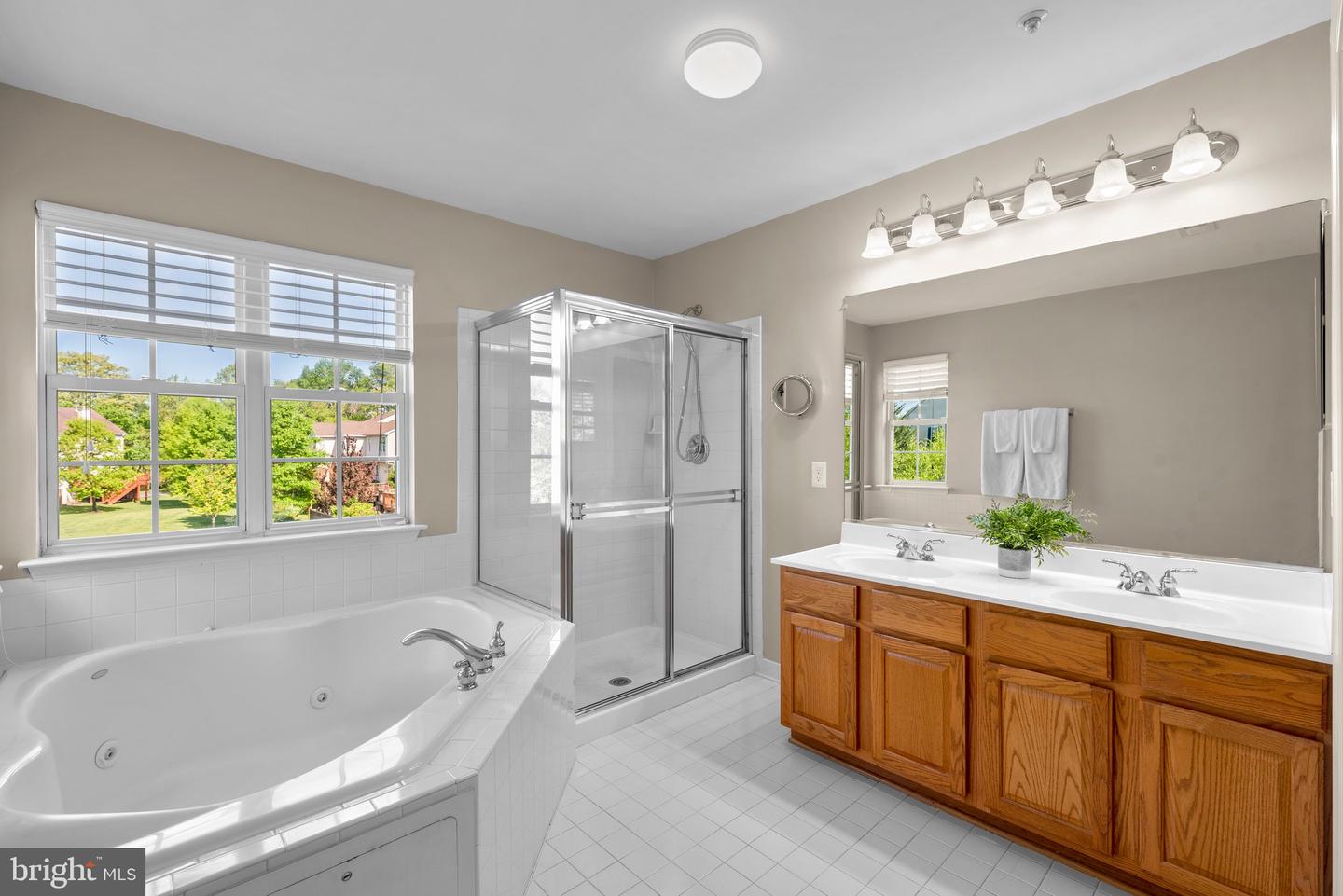 3807 Hayward Ct