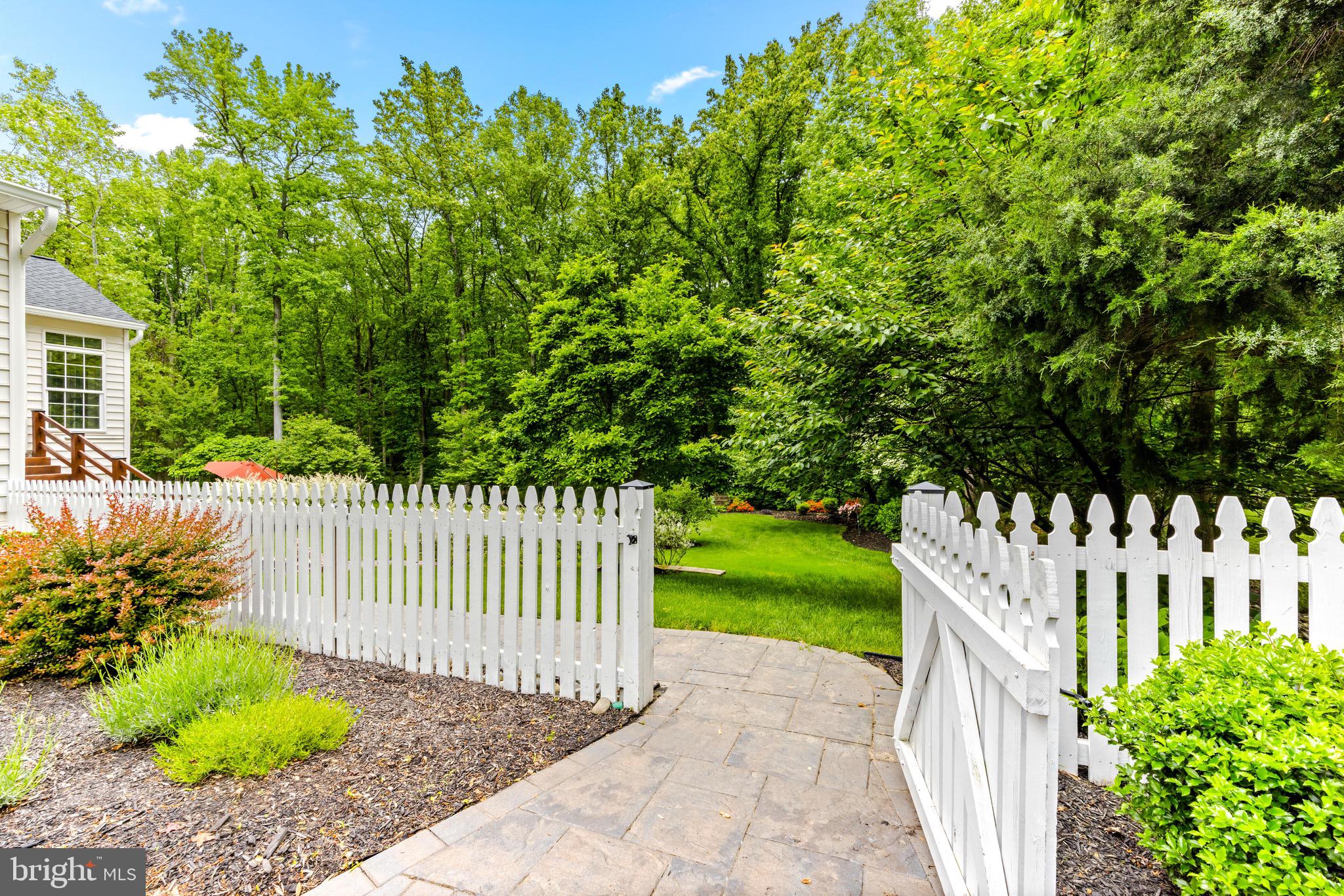 619 Dillon Ct