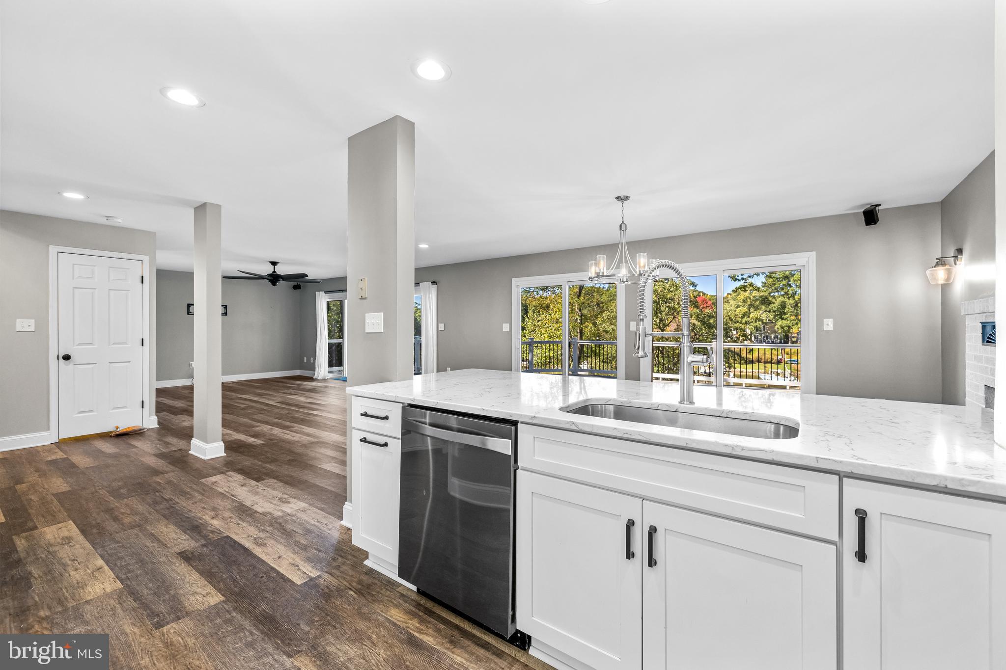 753 ROLLING VIEW DR