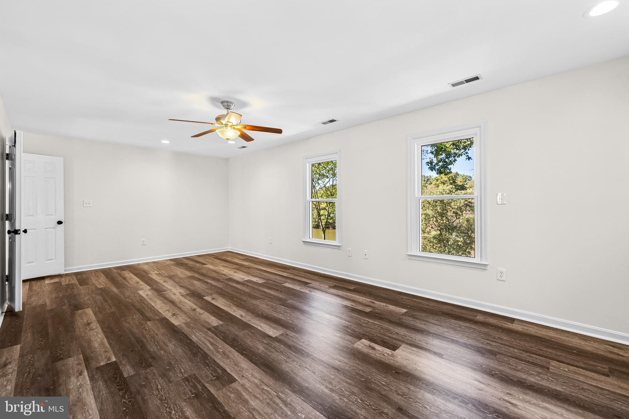 753 ROLLING VIEW DR