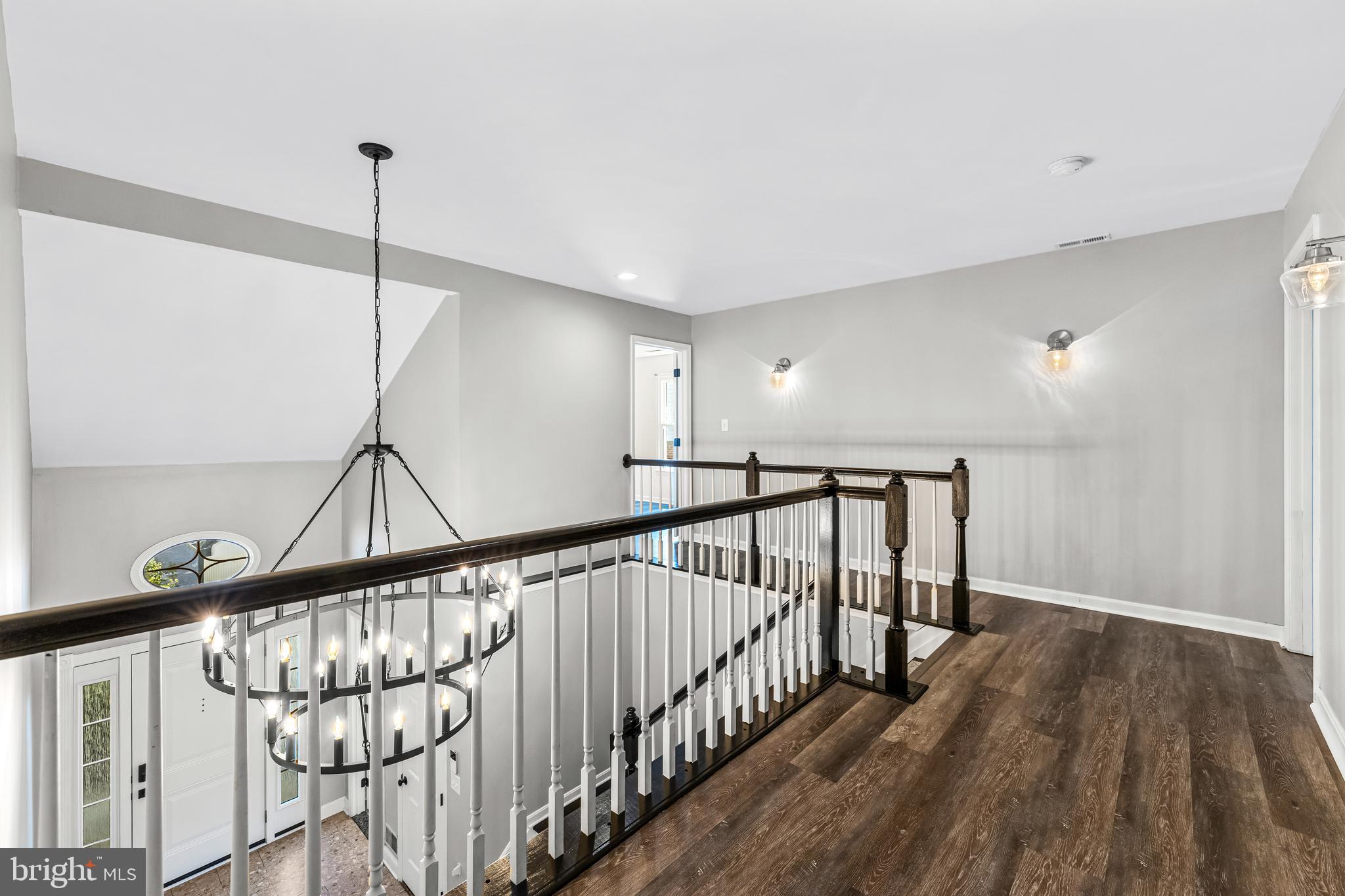 753 ROLLING VIEW DR