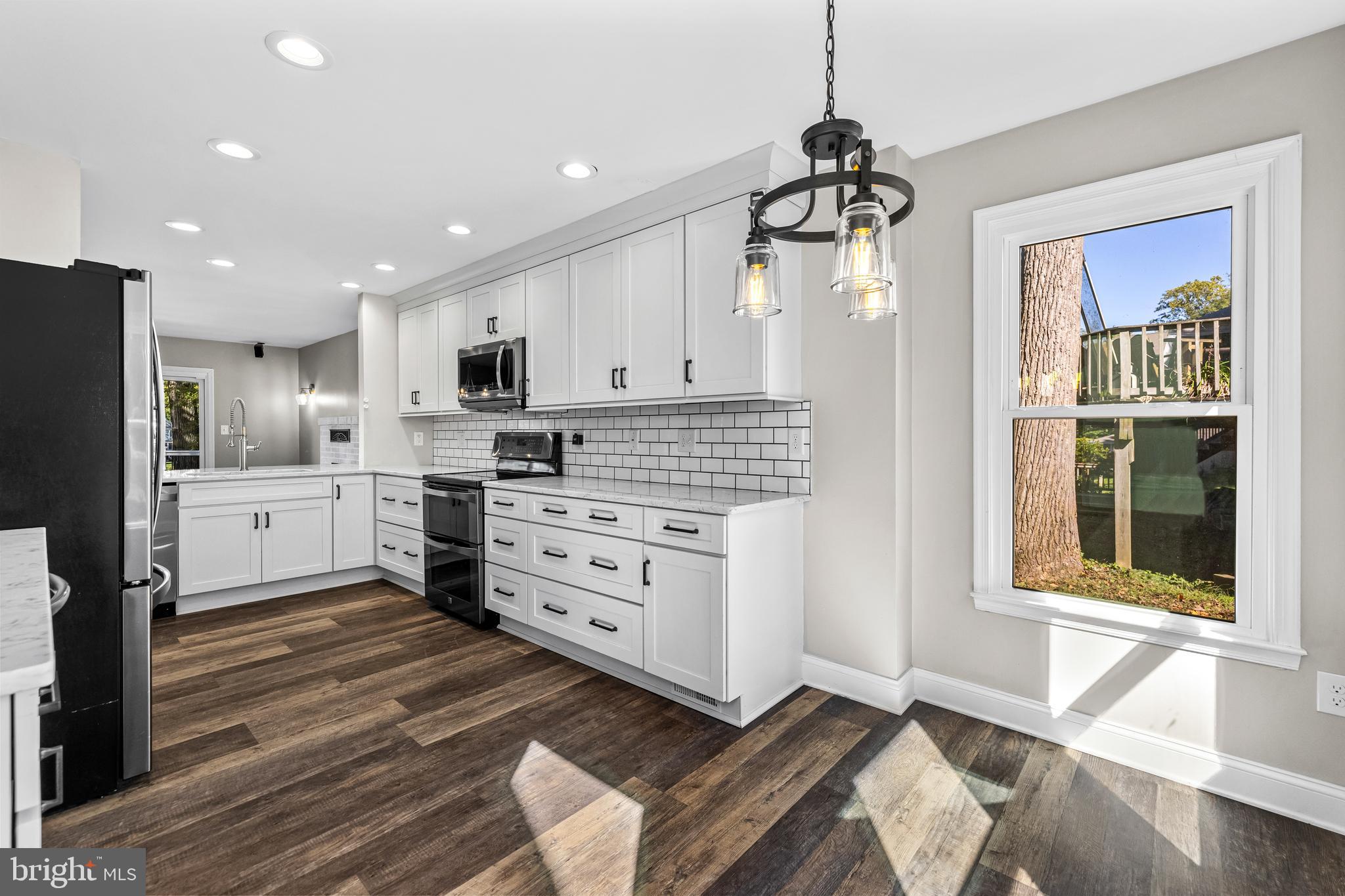 753 ROLLING VIEW DR