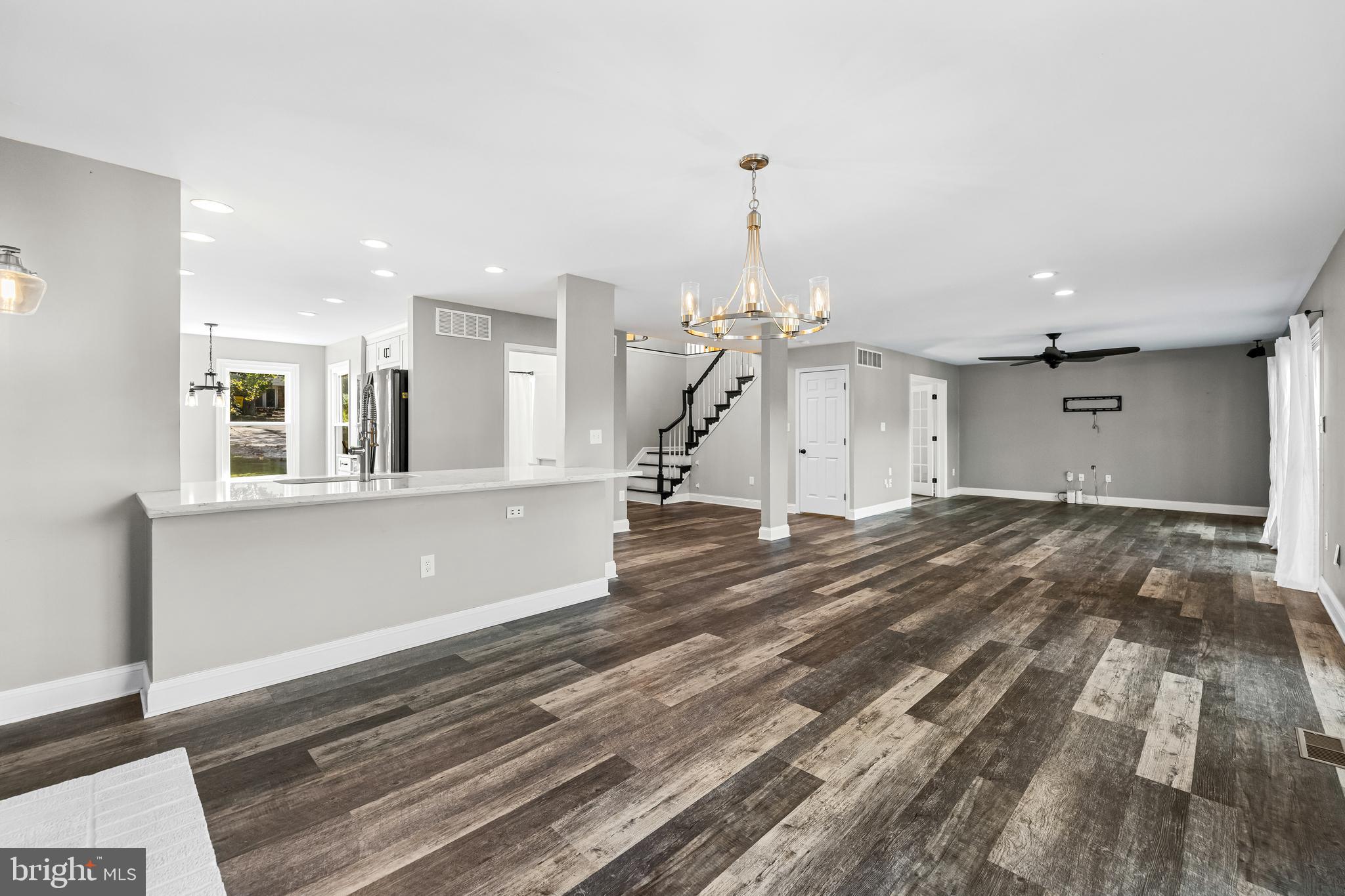753 ROLLING VIEW DR
