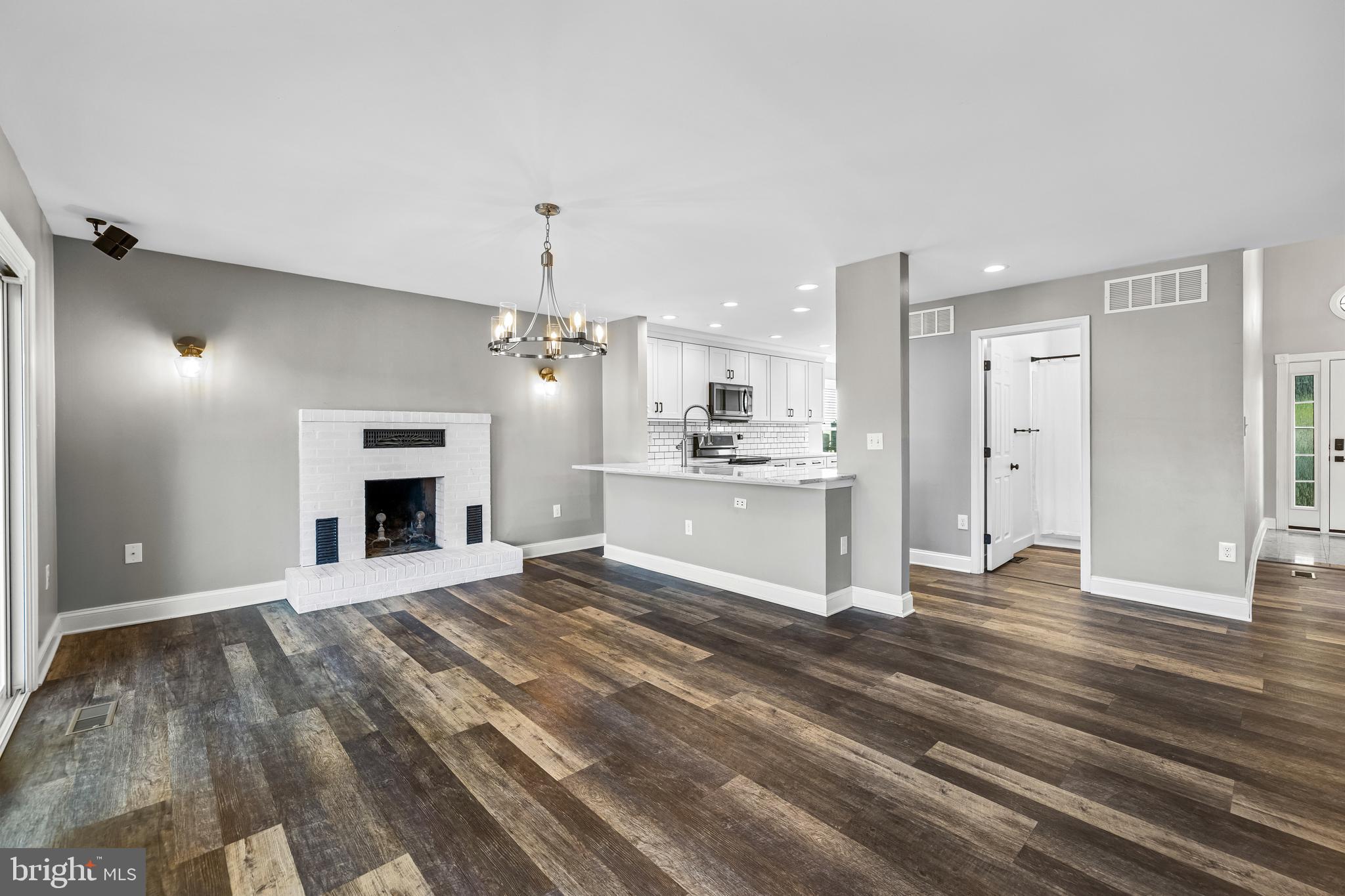 753 ROLLING VIEW DR