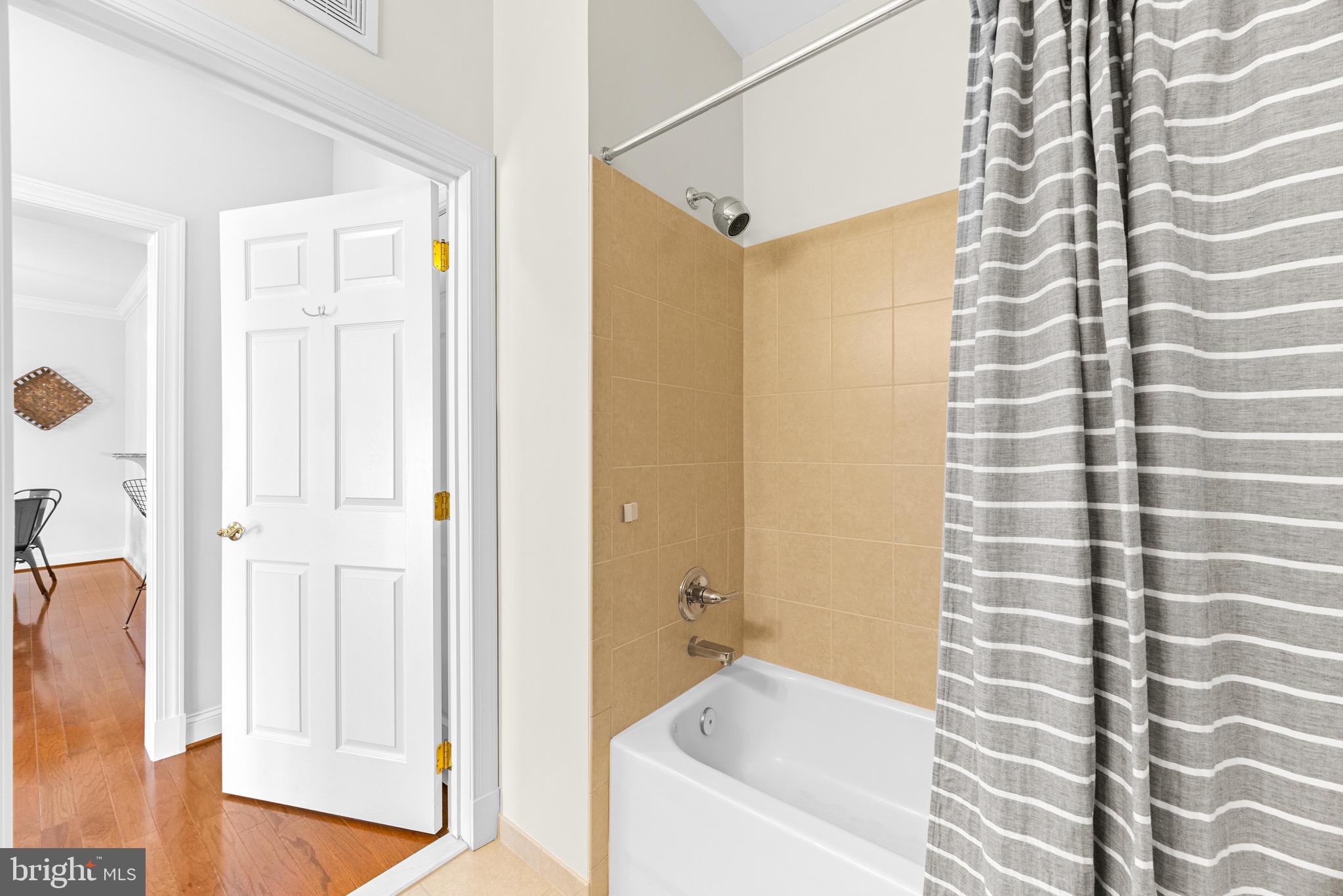 8535 Veterans Hwy #203