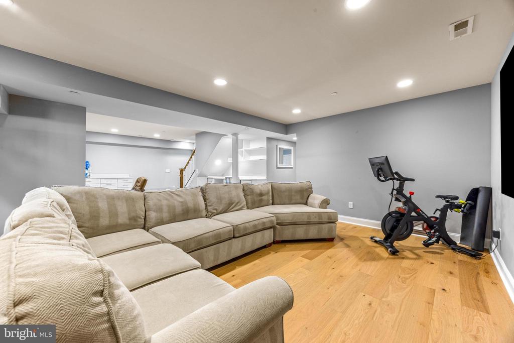 806 Dunfer Hill Rd