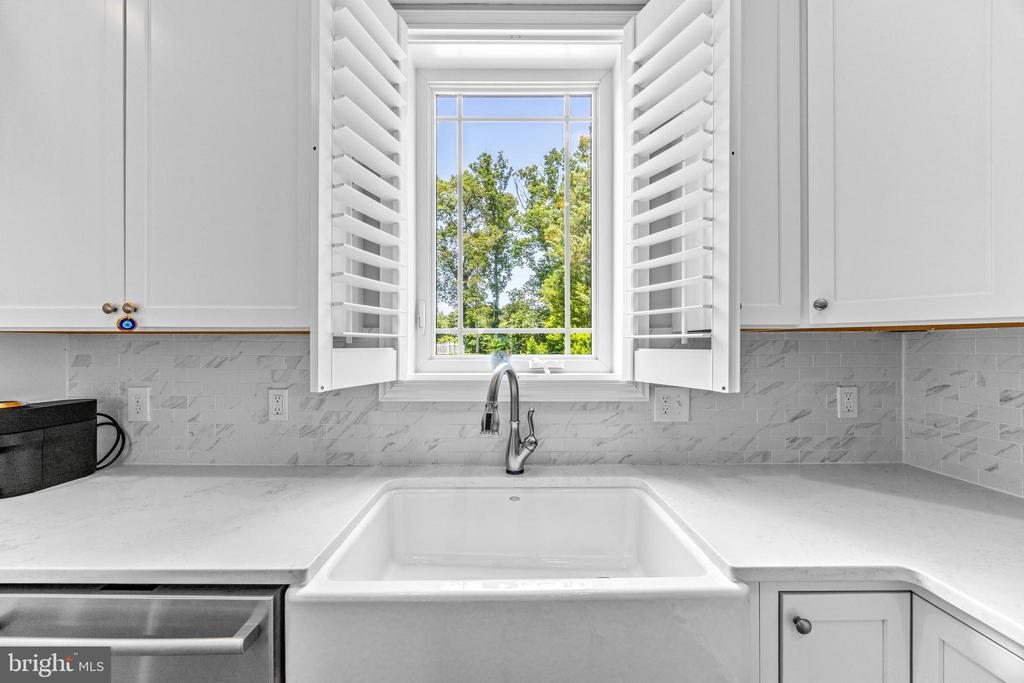 806 Dunfer Hill Rd