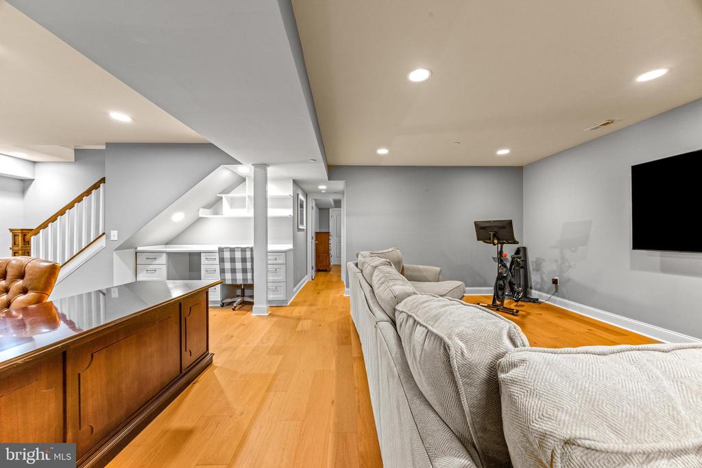 806 Dunfer Hill Rd