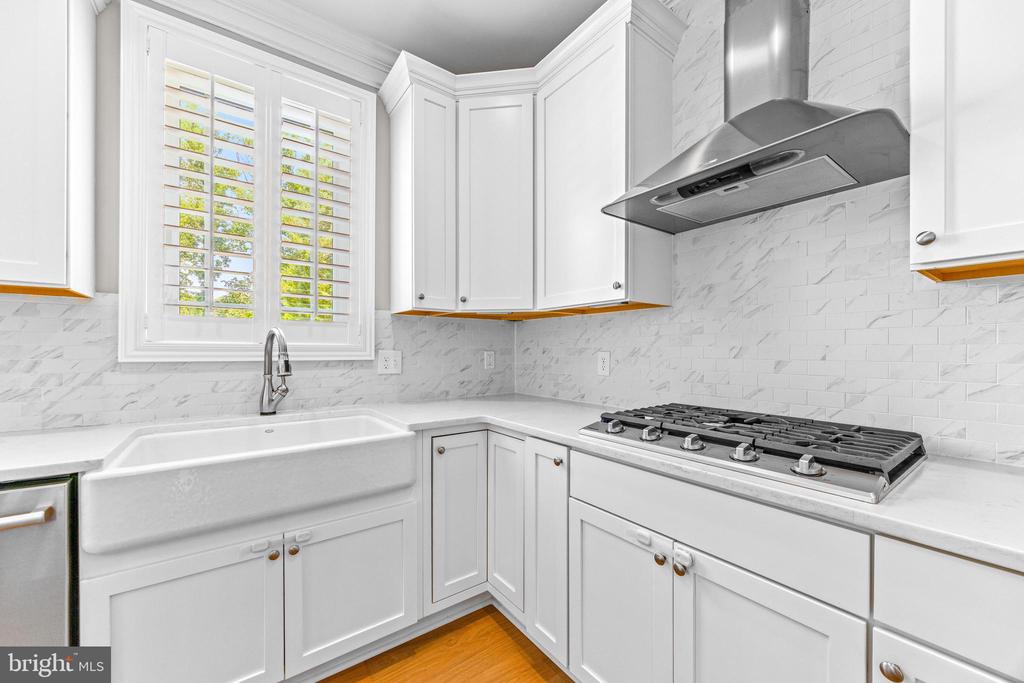 806 Dunfer Hill Rd