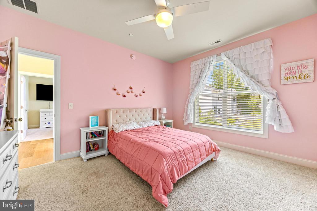 806 Dunfer Hill Rd