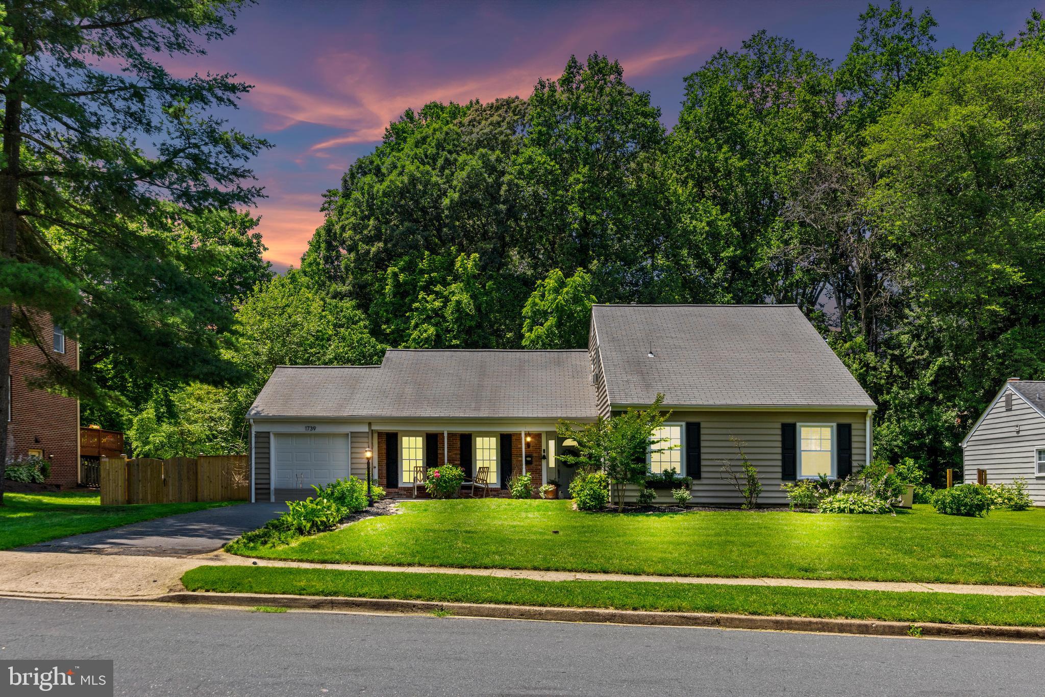1739 Mayfair Pl