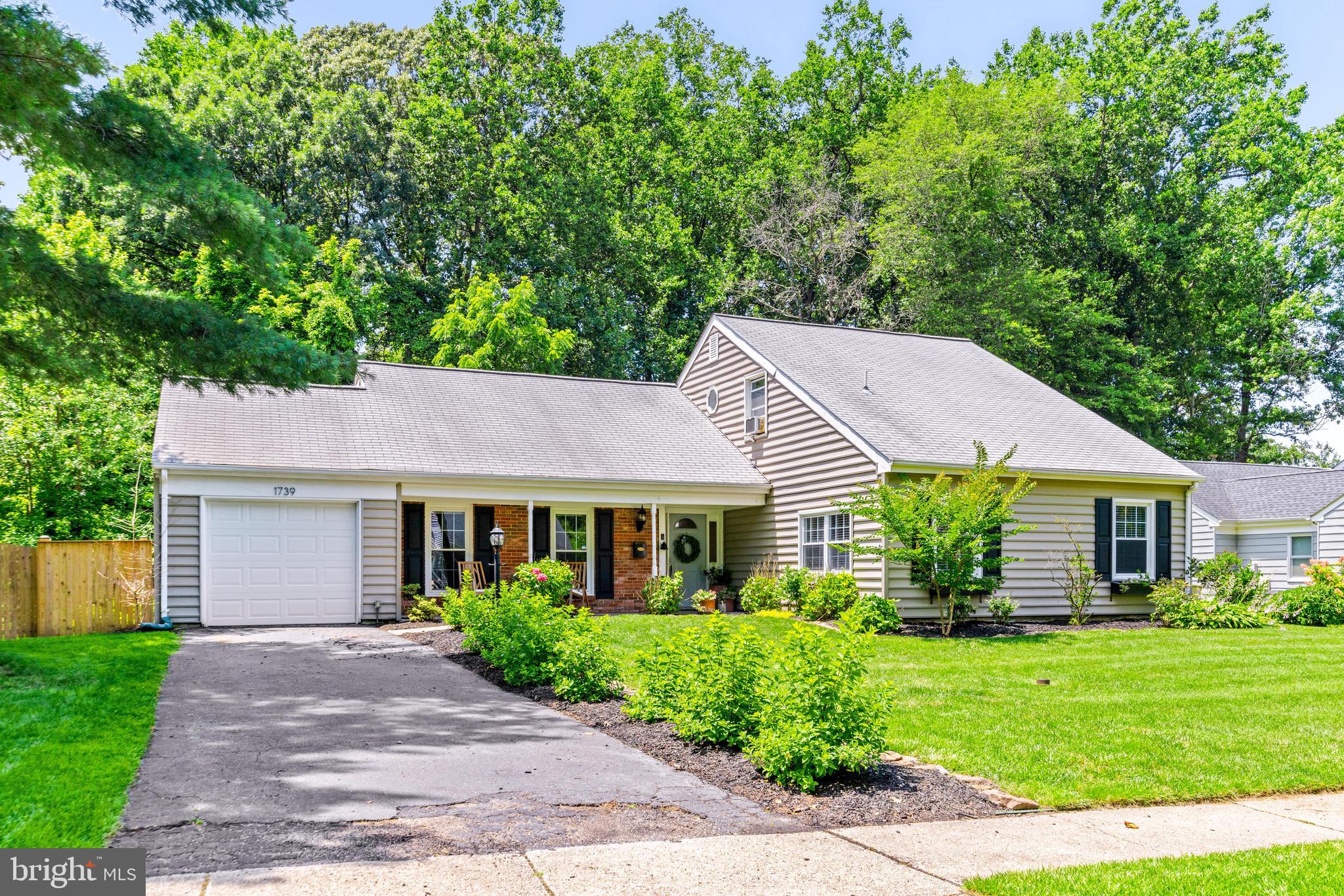 1739 Mayfair Pl