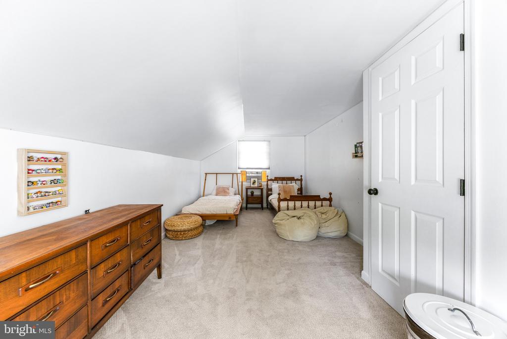 1739 Mayfair Pl