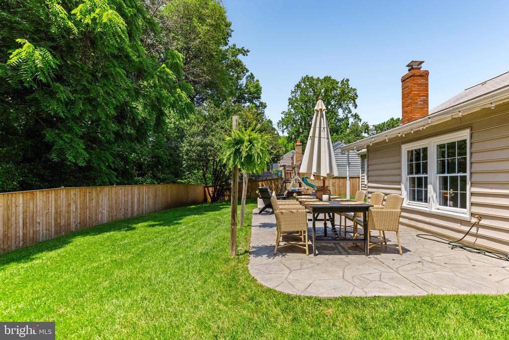 1739 Mayfair Pl