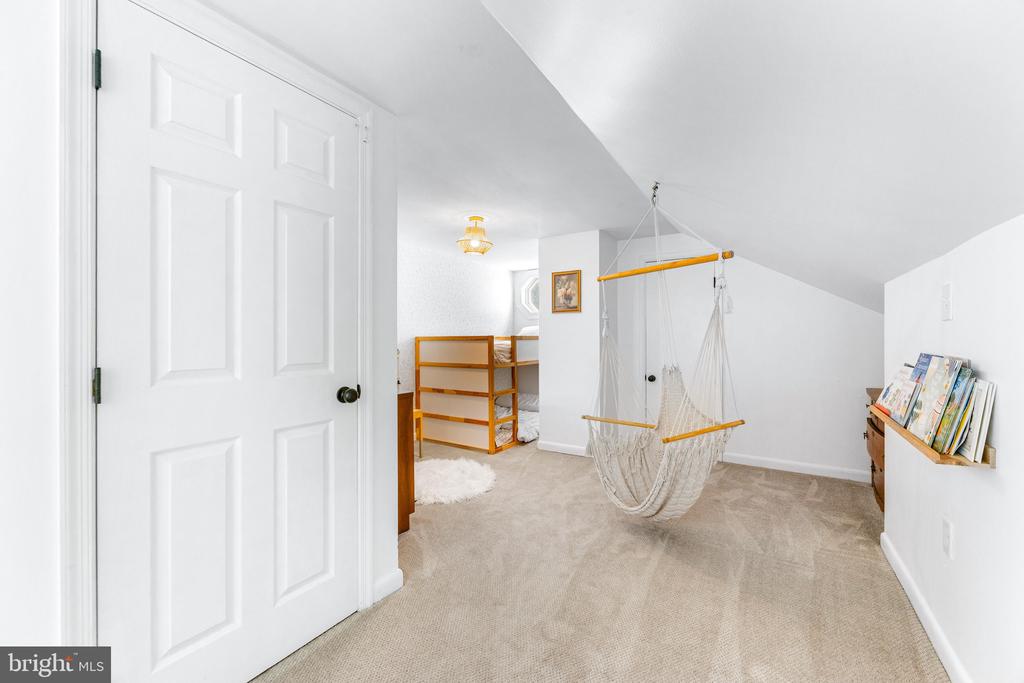 1739 Mayfair Pl