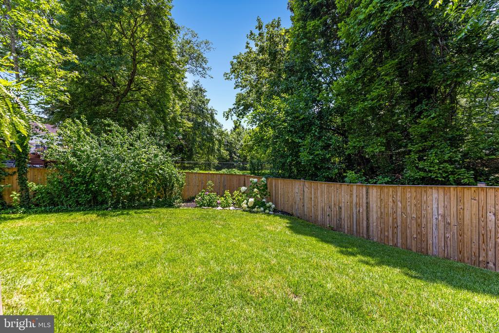 1739 Mayfair Pl