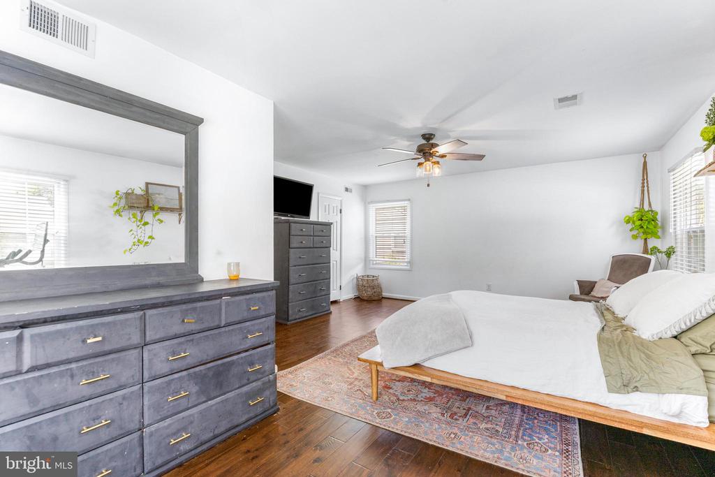 1739 Mayfair Pl