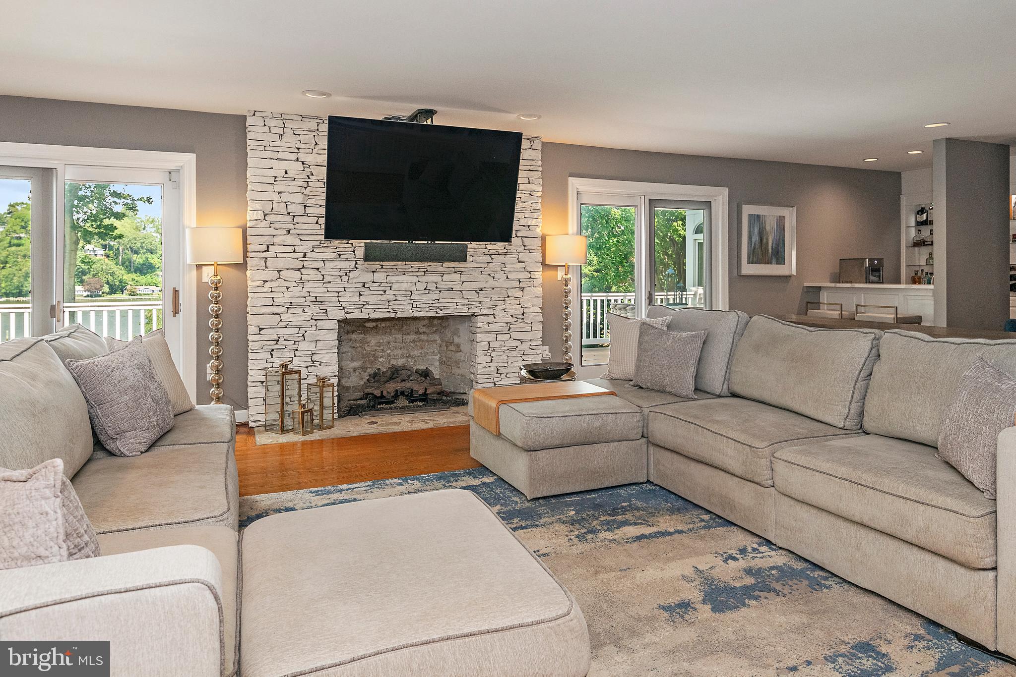 812 COACHWAY