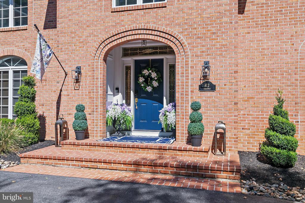 812 COACHWAY