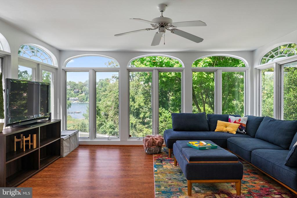 812 COACHWAY
