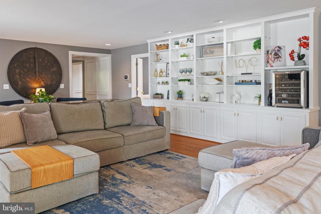 812 COACHWAY
