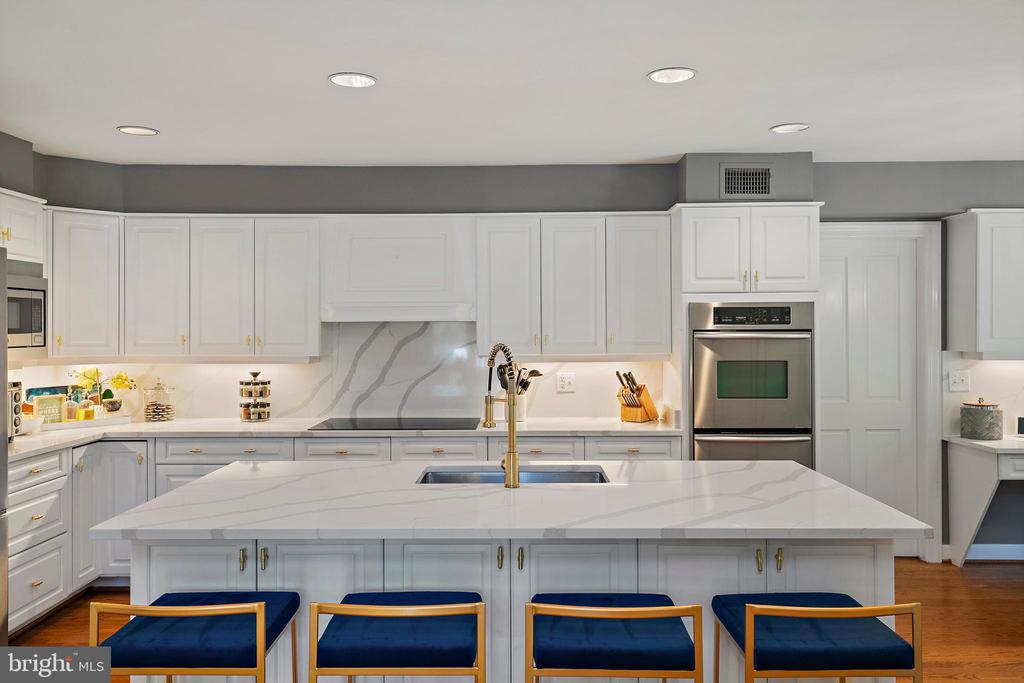 812 COACHWAY