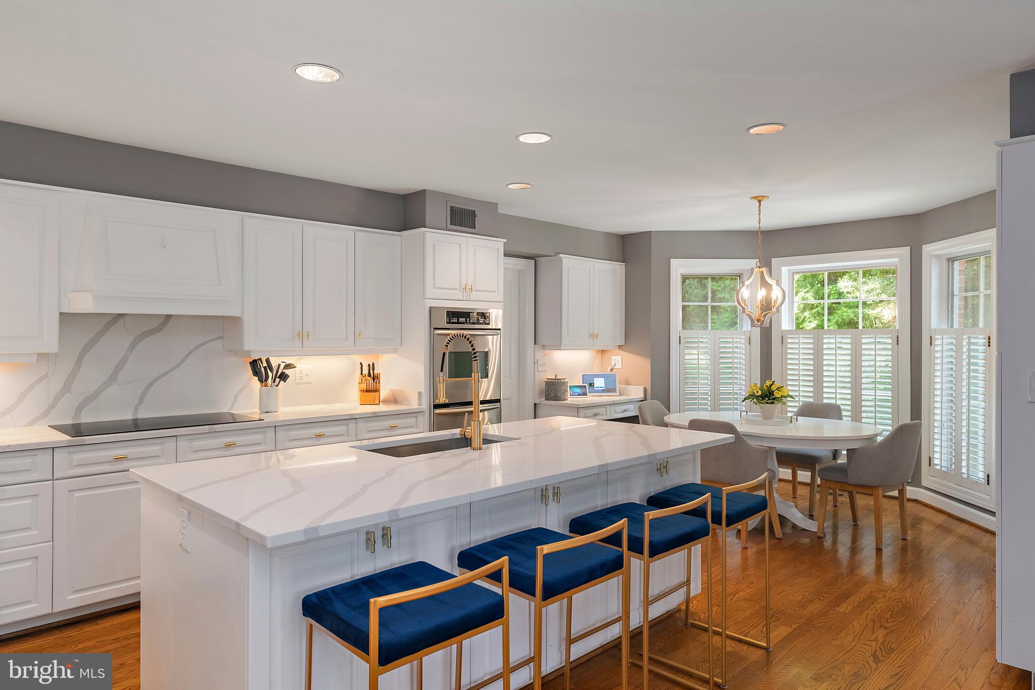 812 COACHWAY