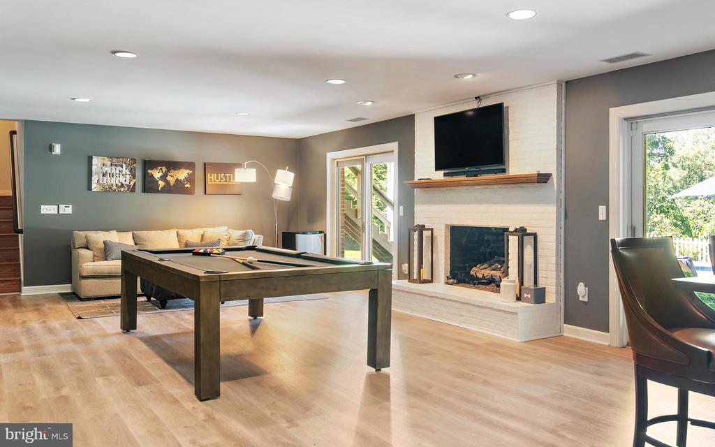 812 COACHWAY