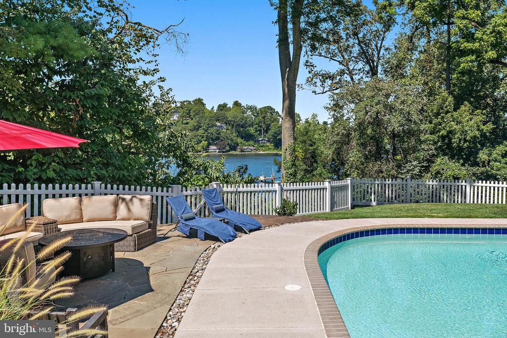 812 COACHWAY
