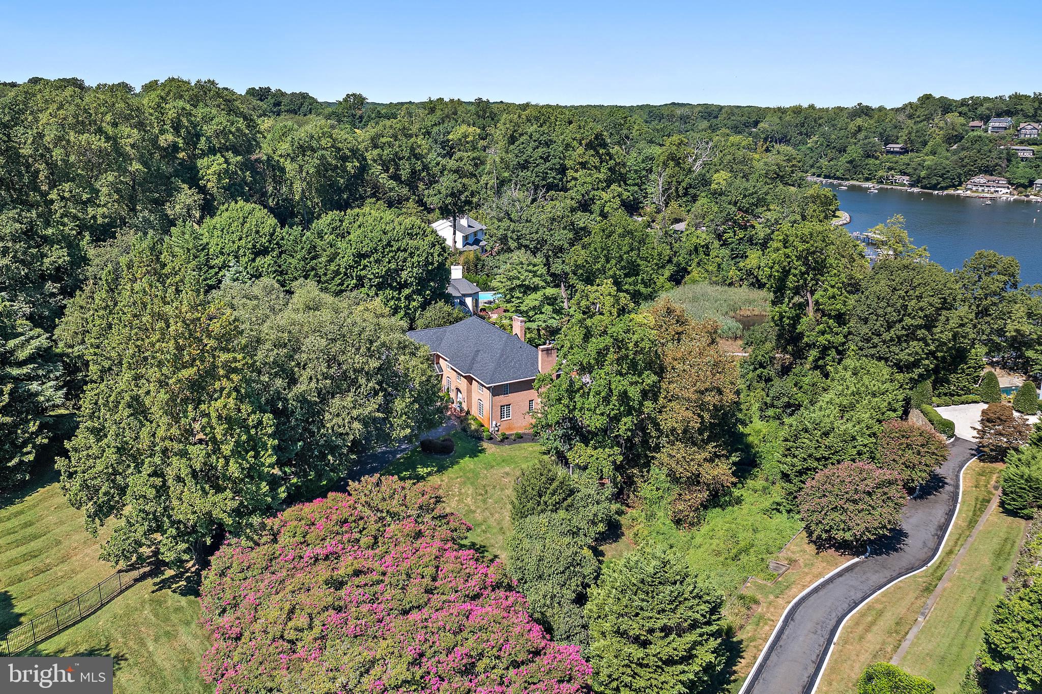 812 COACHWAY