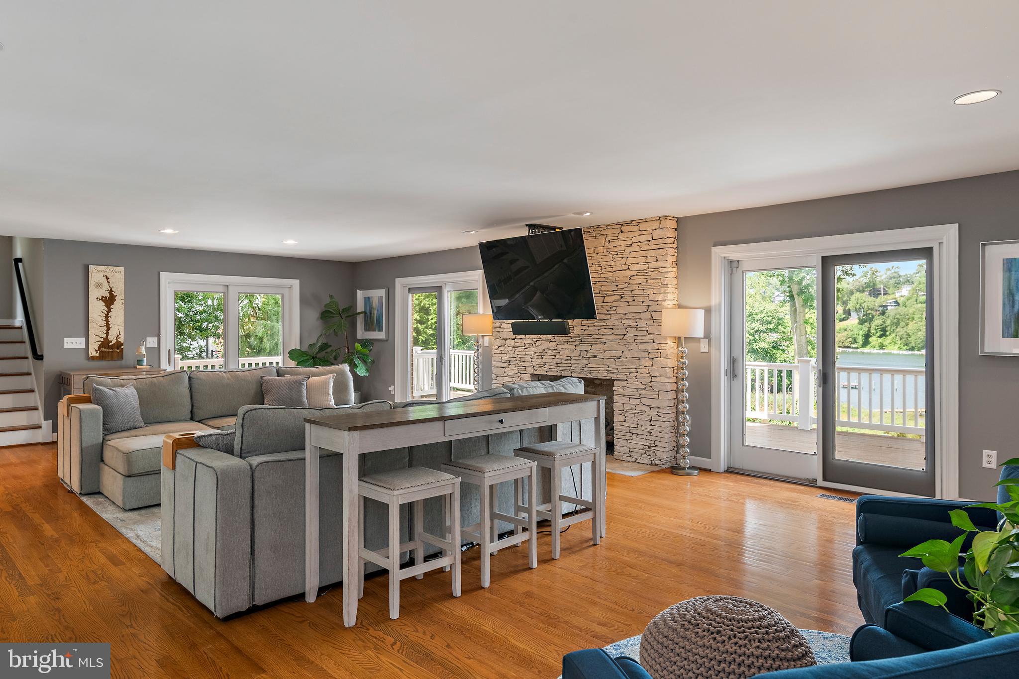 812 COACHWAY