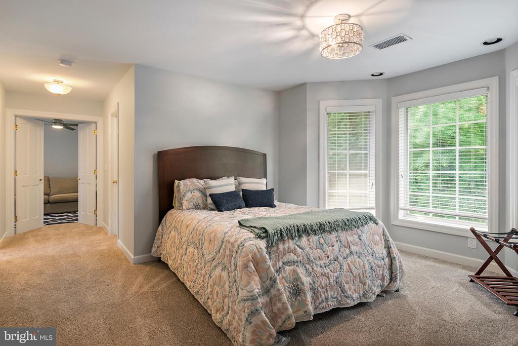 812 COACHWAY
