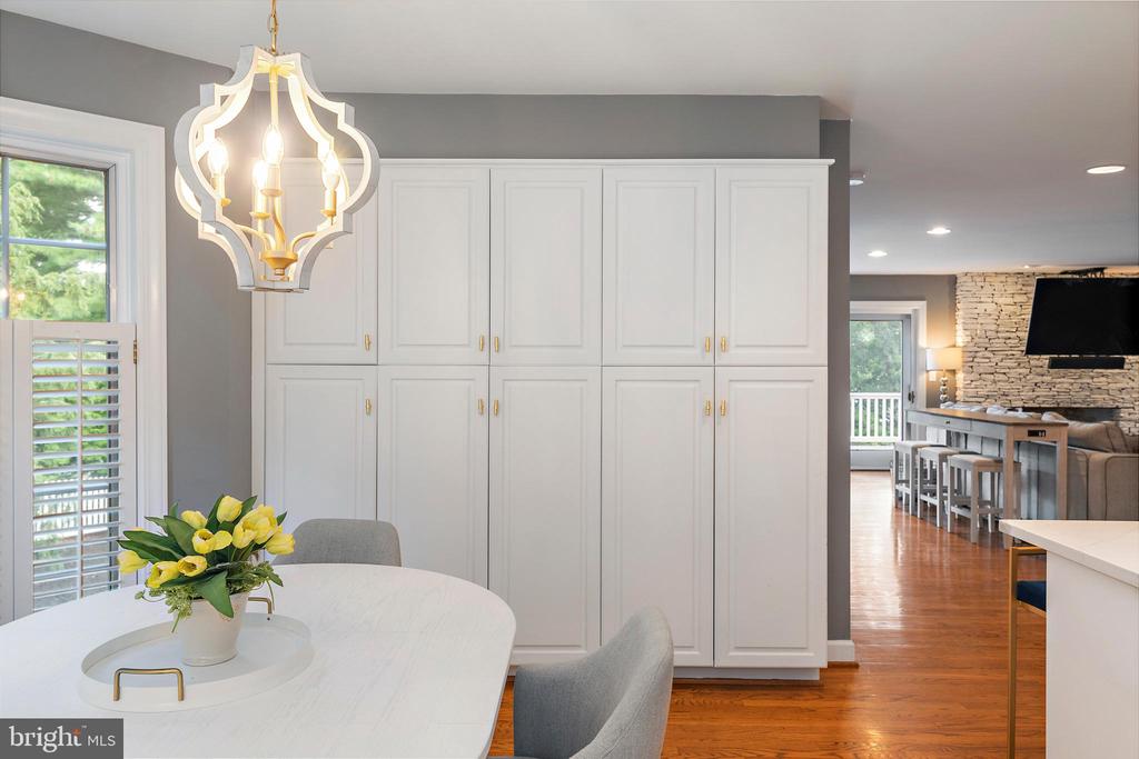 812 COACHWAY