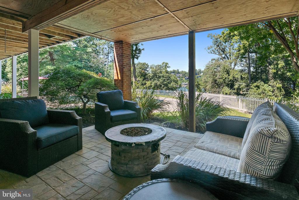 812 COACHWAY