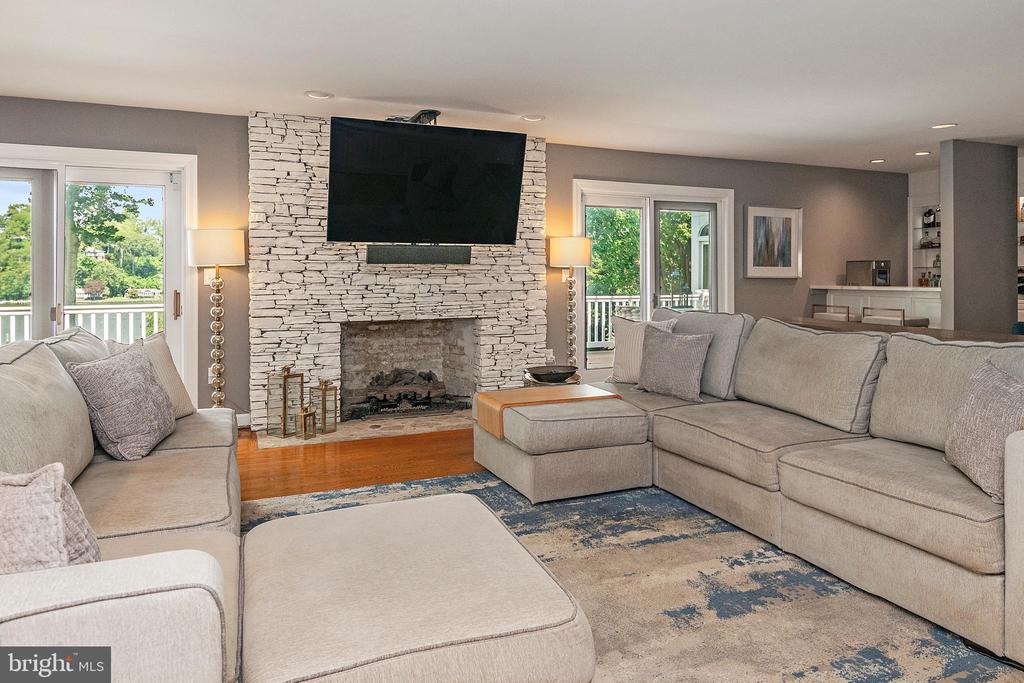 812 COACHWAY