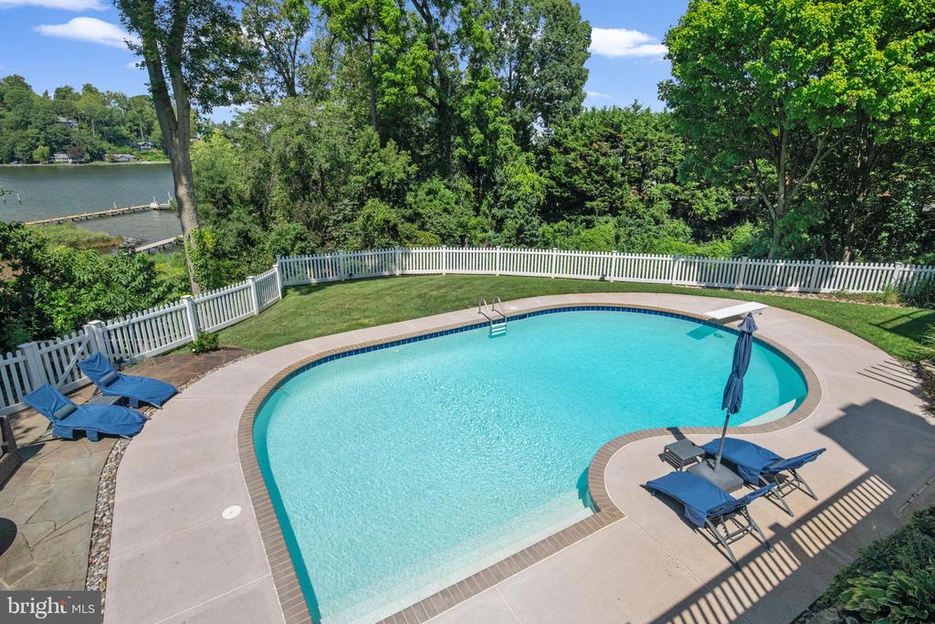 812 COACHWAY