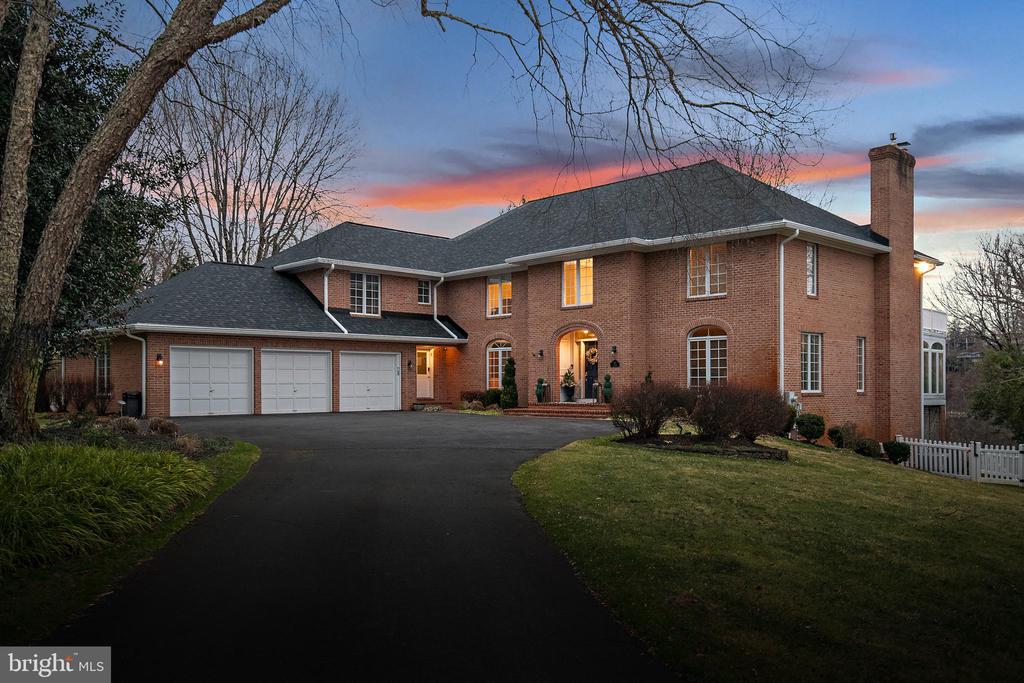 812 COACHWAY